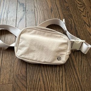Lululemon Everywhere Belt Bag
